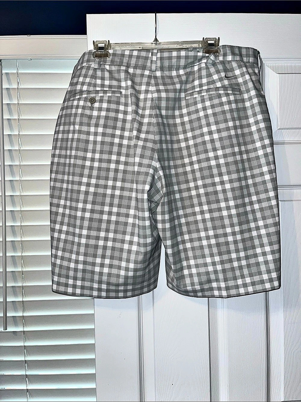 Nike Golf Men's Plaid Golf Shorts Gray & White Size 40